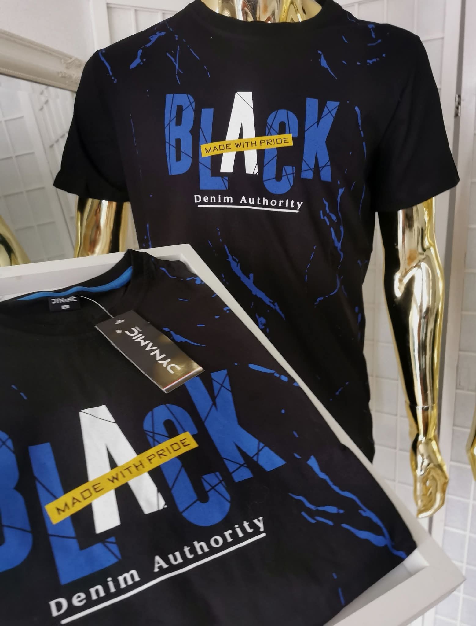 Juodi marškinėliai su užrašu BLACK