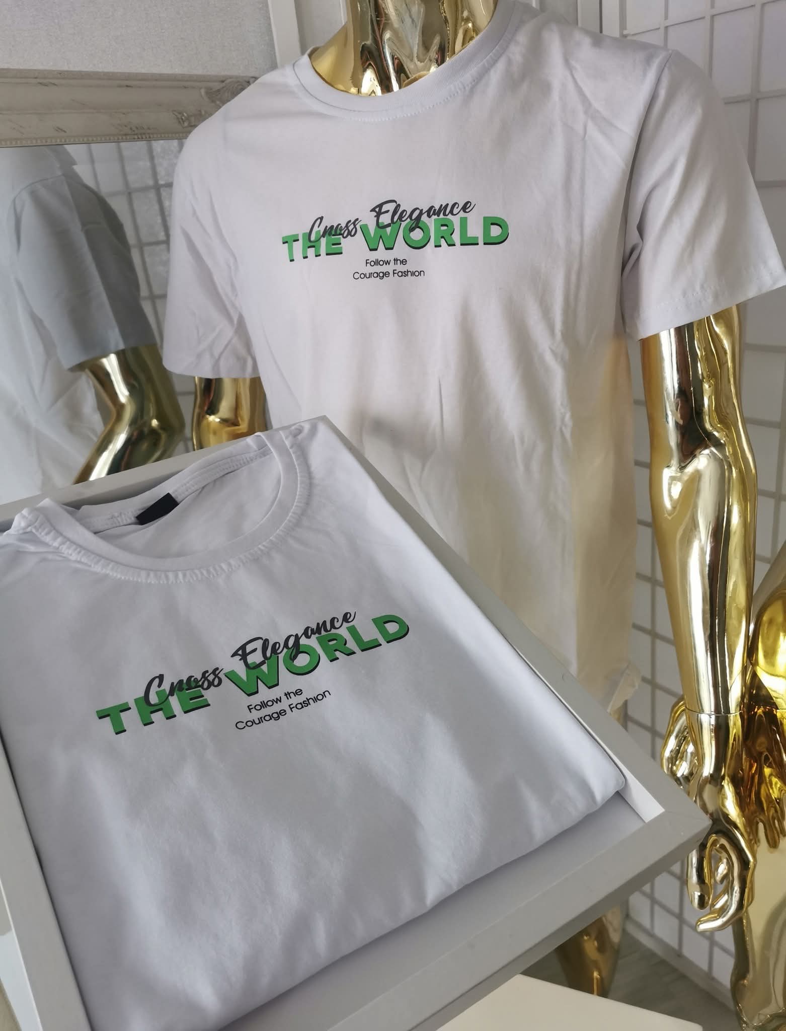Vyriški marškinėliai su užrašu THE WORLD