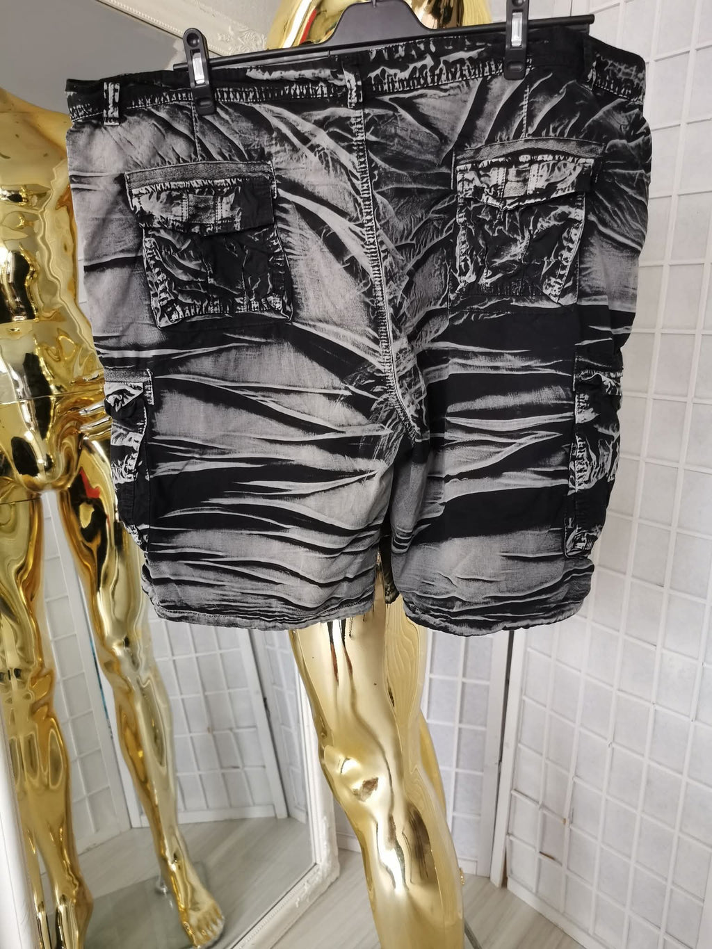 3XL dydžio pilki ir juodi šortai