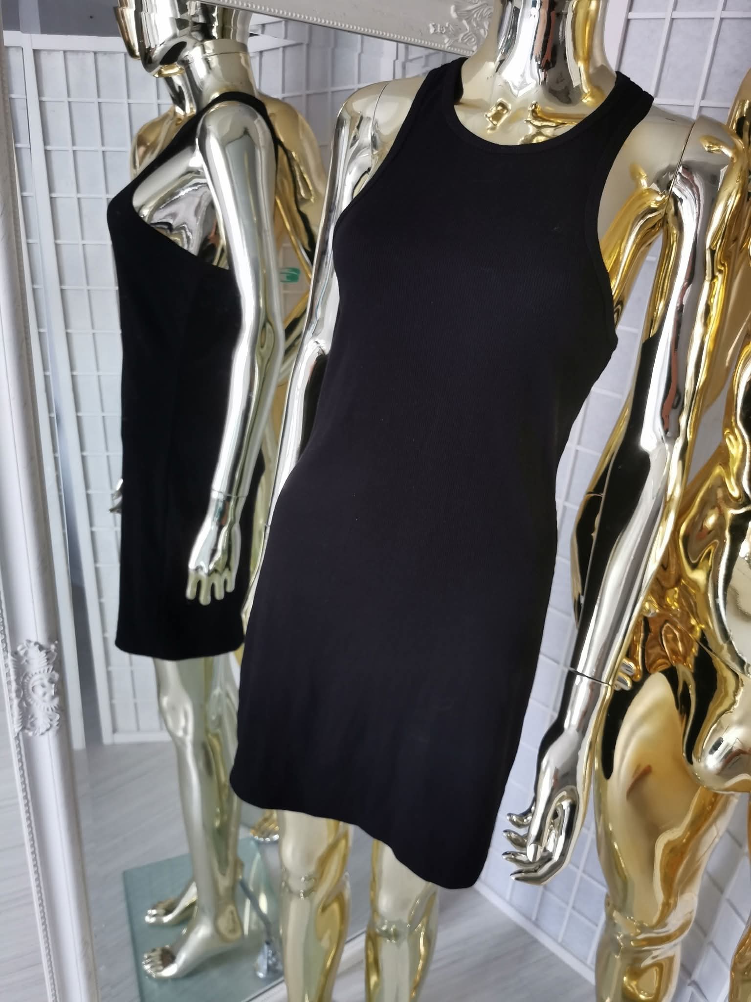 L/XL dydžio juoda suknelė be rankovių
