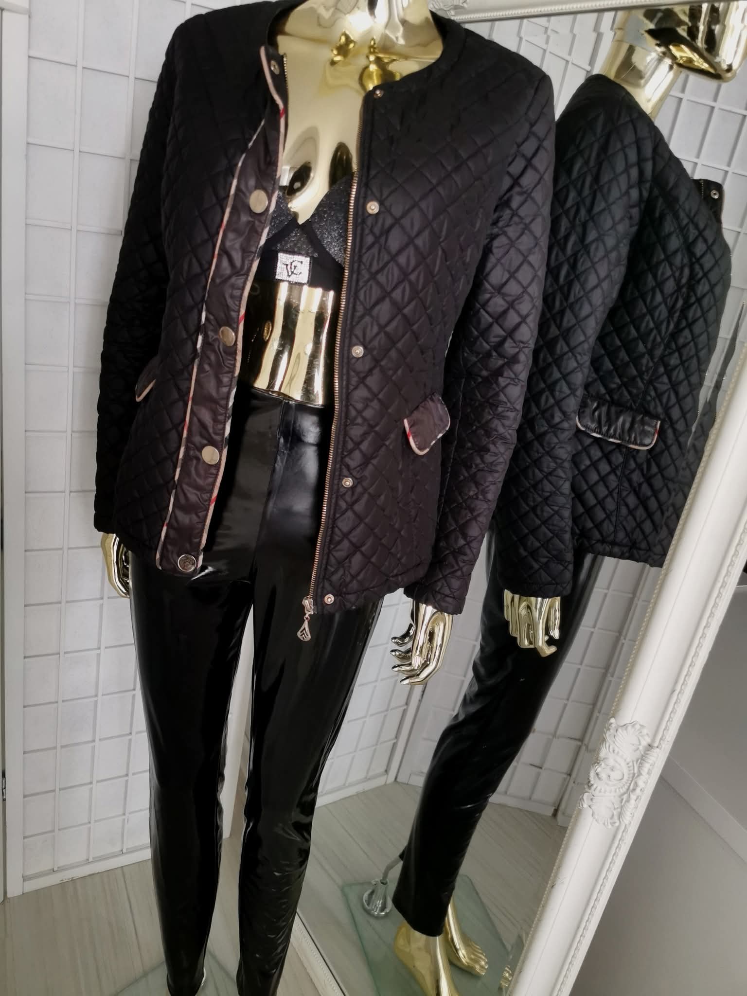 M/L juoda dygsniuota striukė
