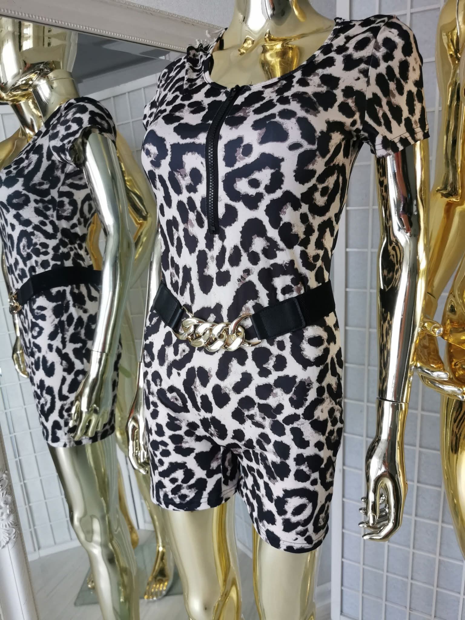 M dydžio leopardo rašto kombinezonas