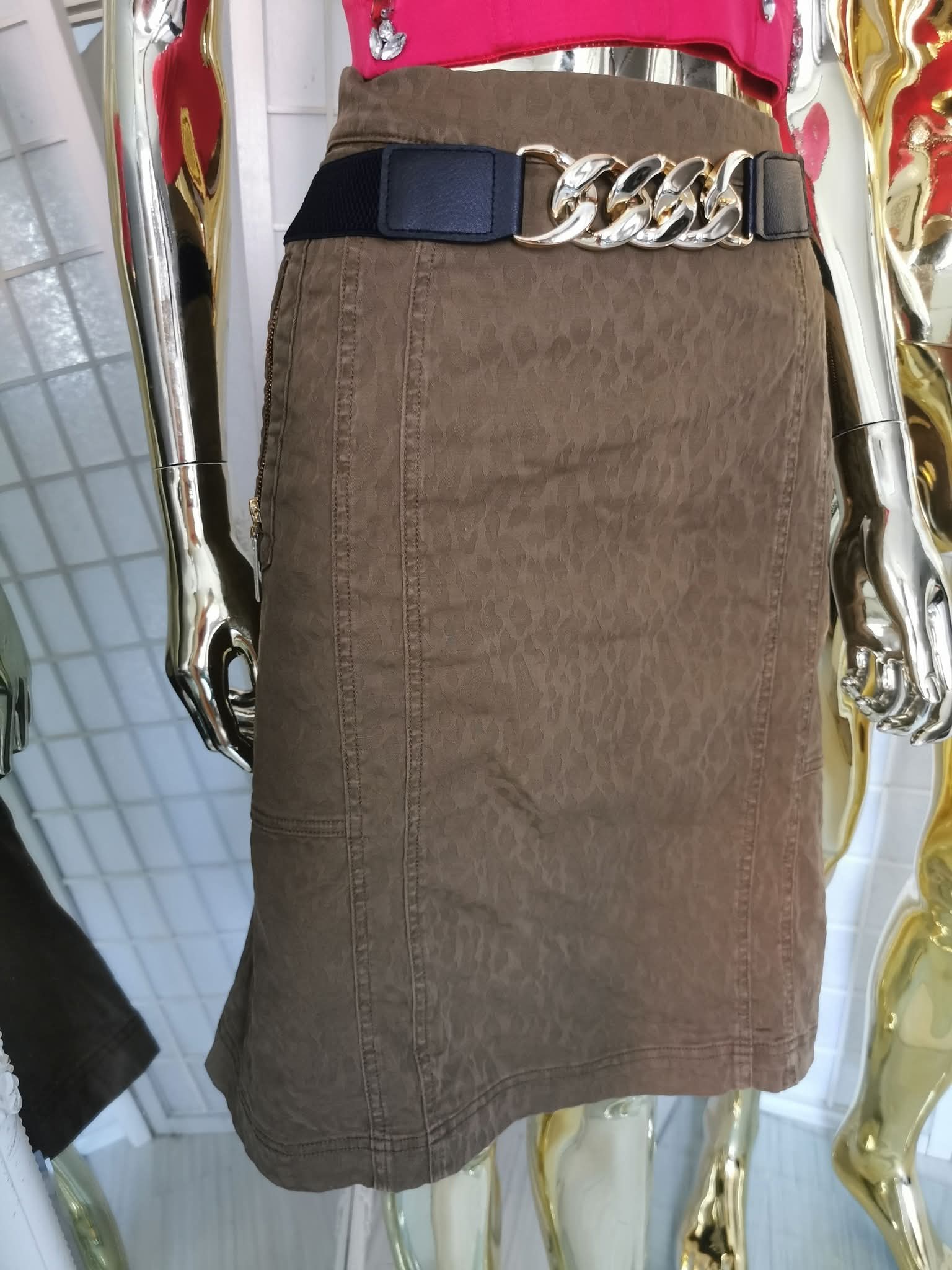3XL dydžio chaki spalvos sijonas