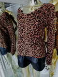 Universalaus dydžio leopardo rašto megztinis