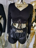 S dydžio juoda crop top stiliaus palaidinė