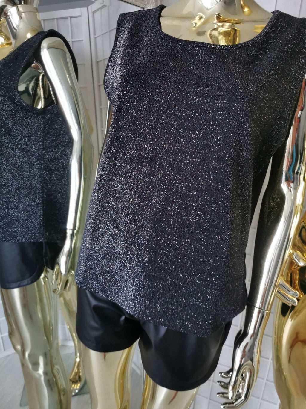 L/XL dydžio blizgi palaidinė be rankovių