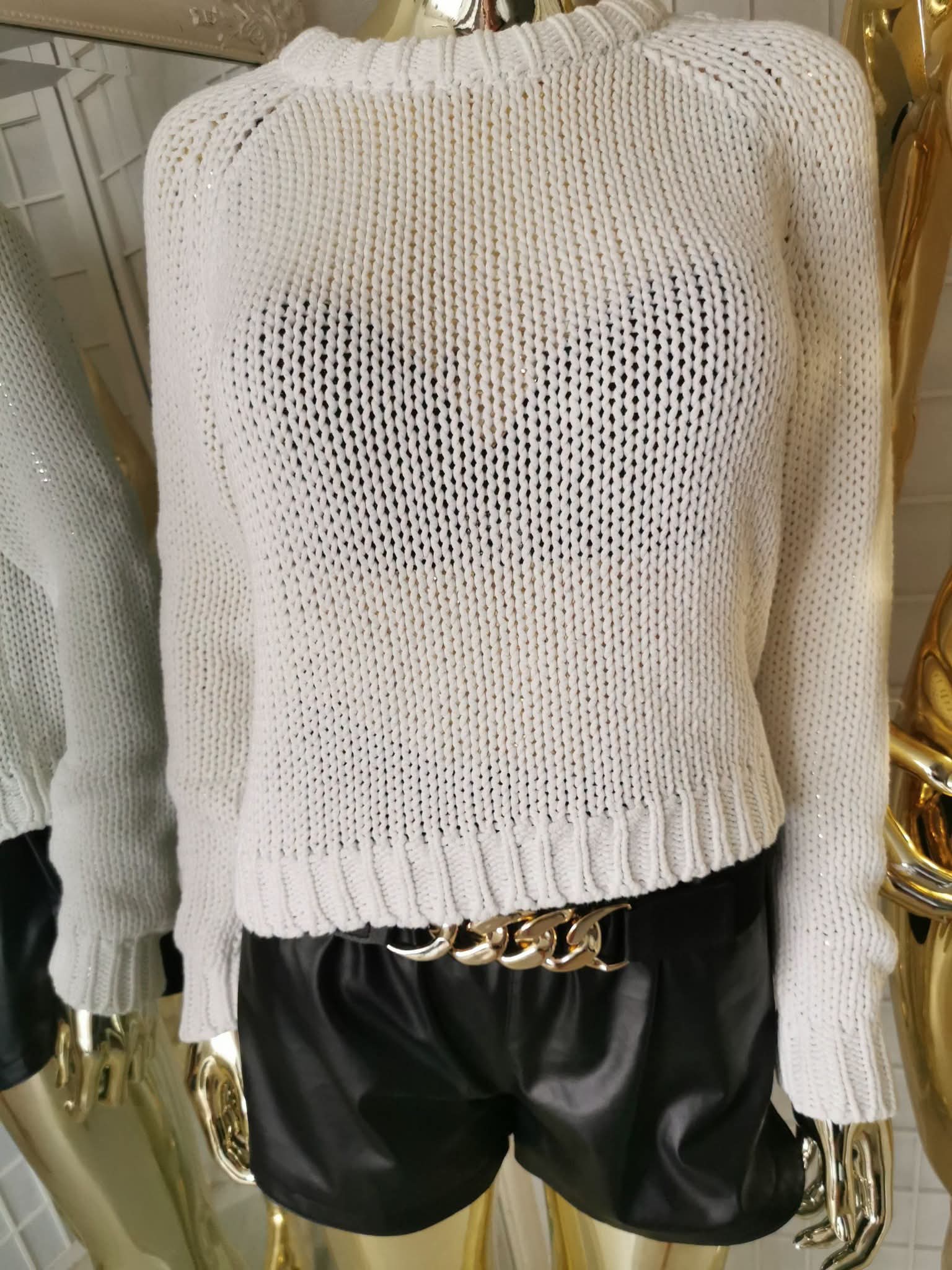 S dydžio baltas megztinis