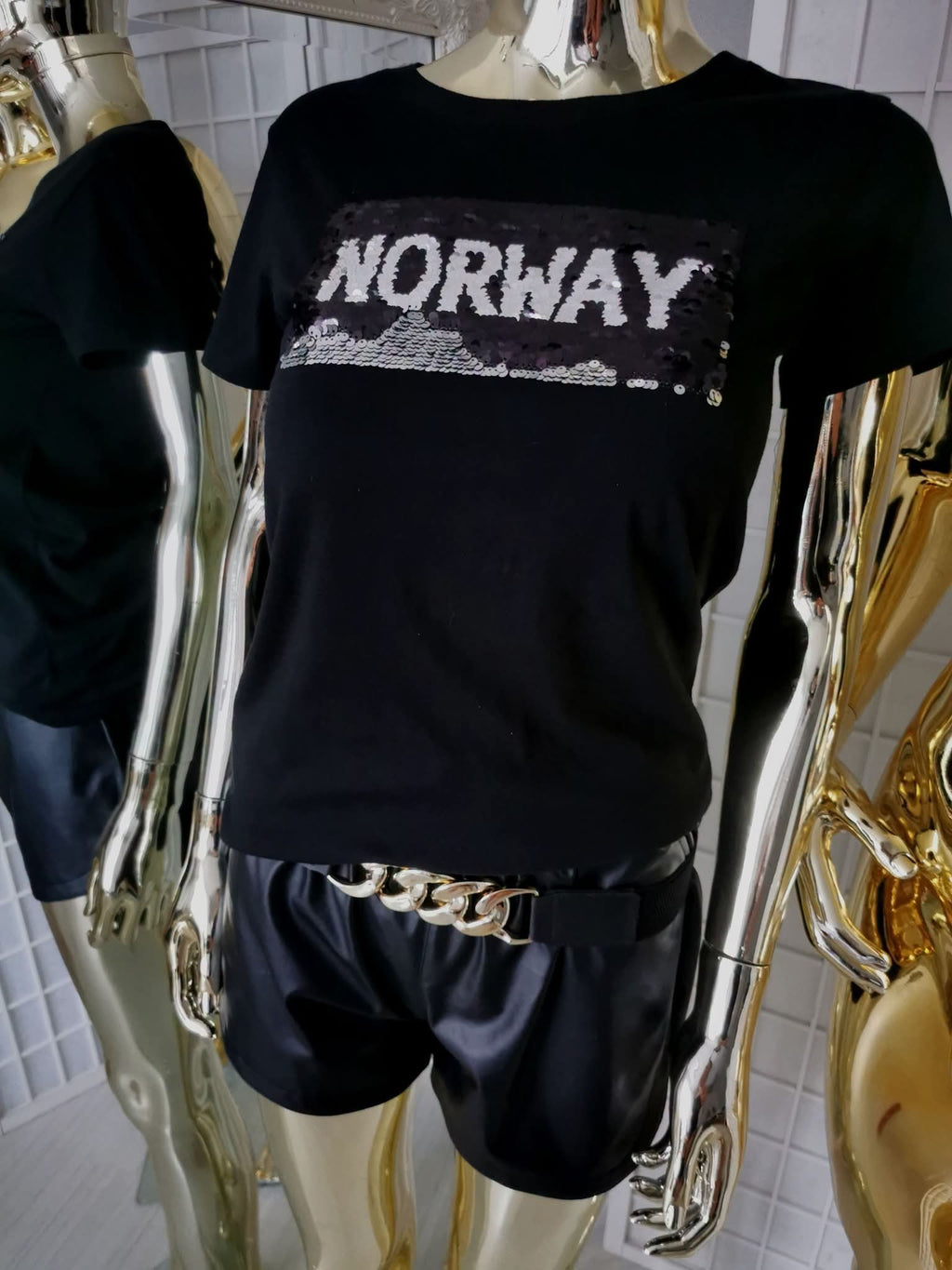 S dydžio juodi marškinėliai su užrašu ,,NORWAY,,