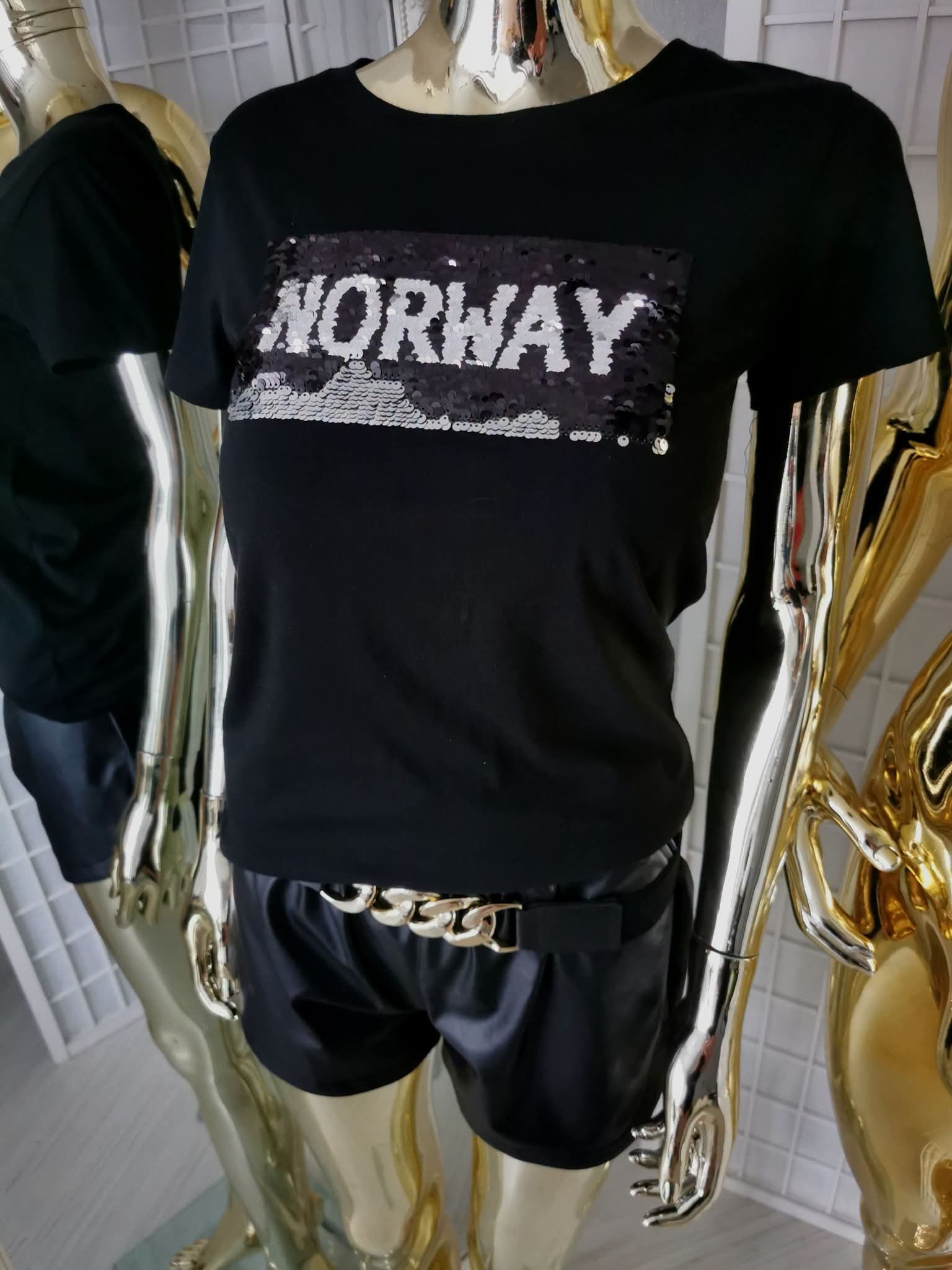 S dydžio juodi marškinėliai su užrašu ,,NORWAY,,