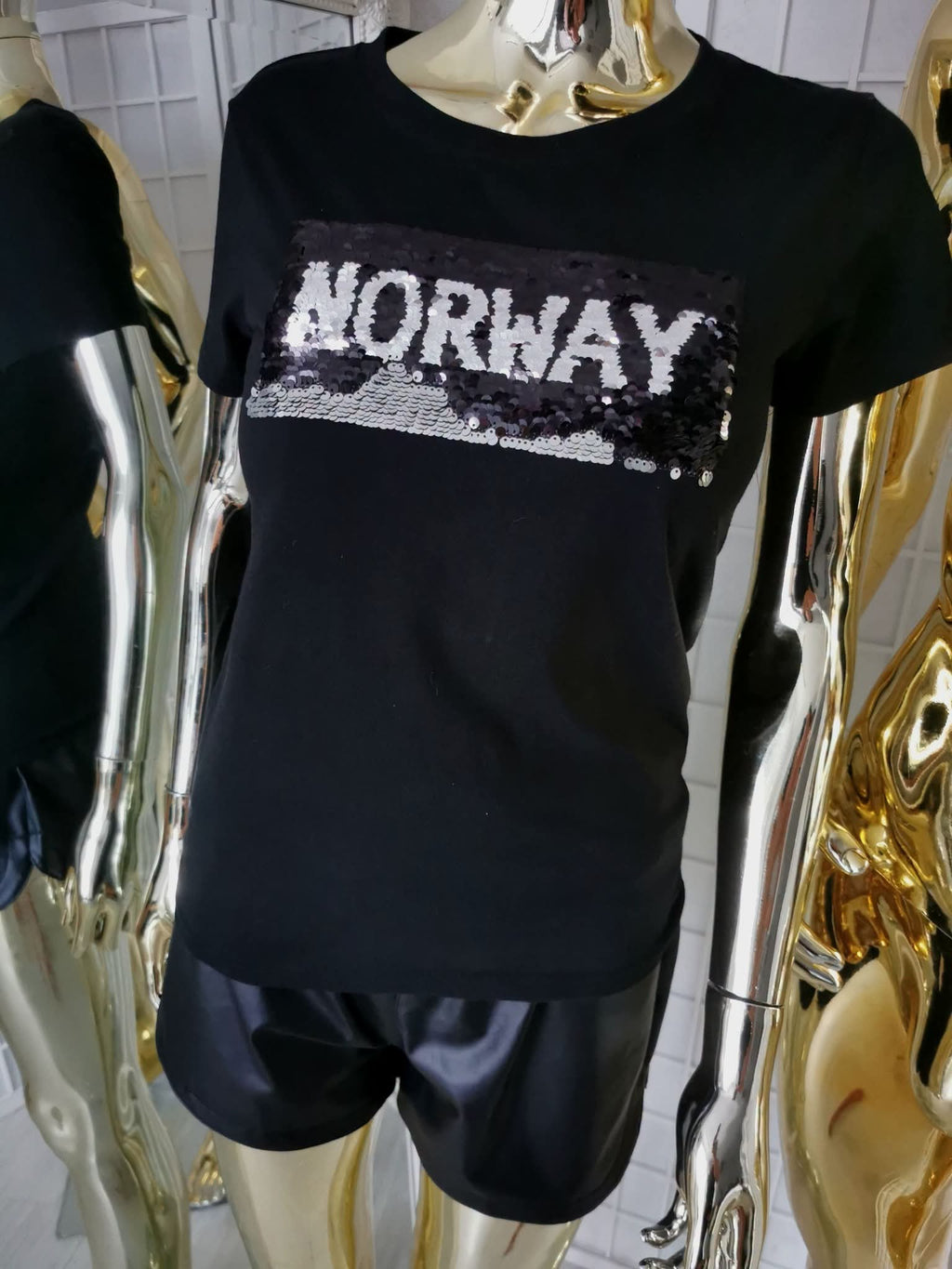 S dydžio juodi marškinėliai su užrašu ,,NORWAY,,