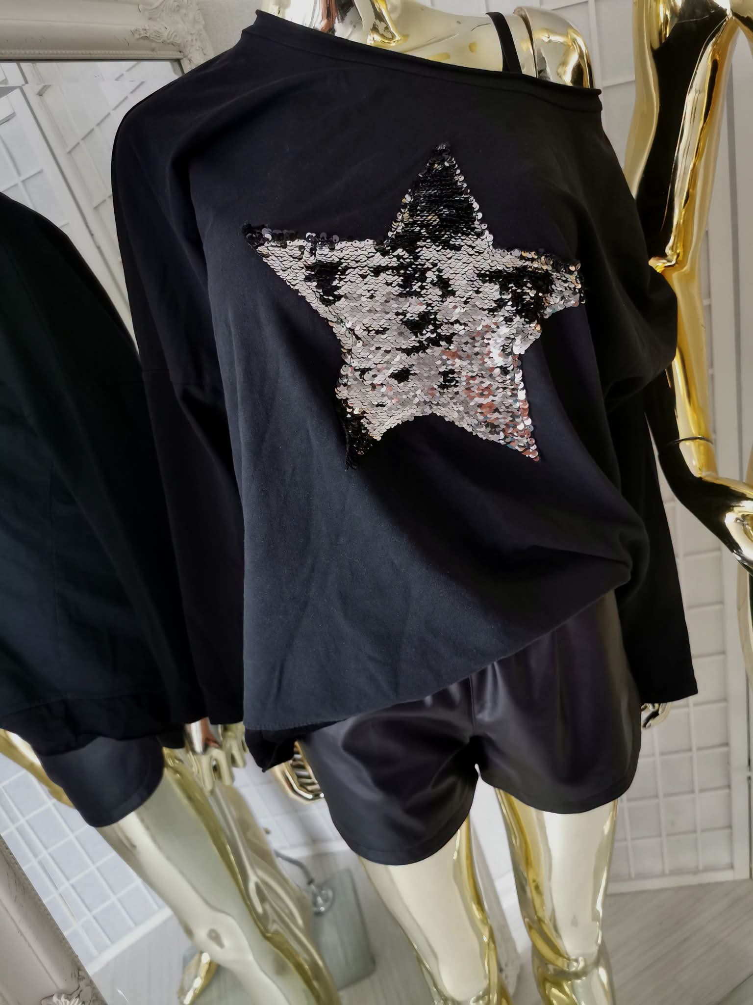 XL/2XL dydžio juodas džemperis