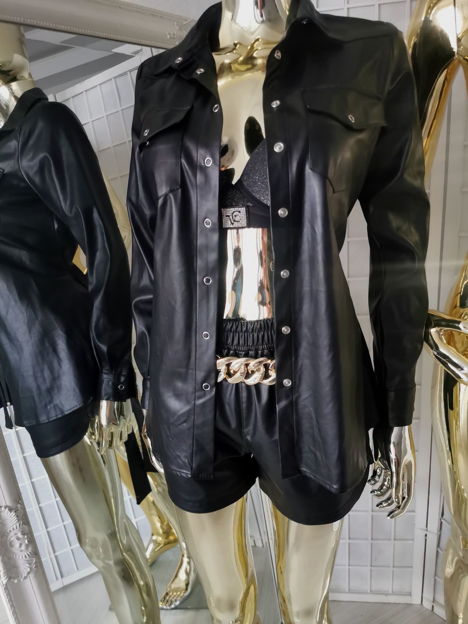 XS dydžio odos imitacijos švarkas/marškiniai