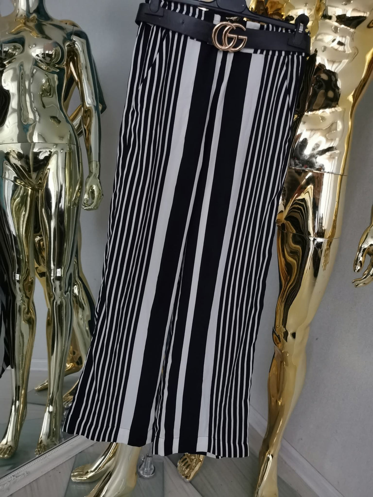S dydžio dryžuotos H&M platėjančios kelnės