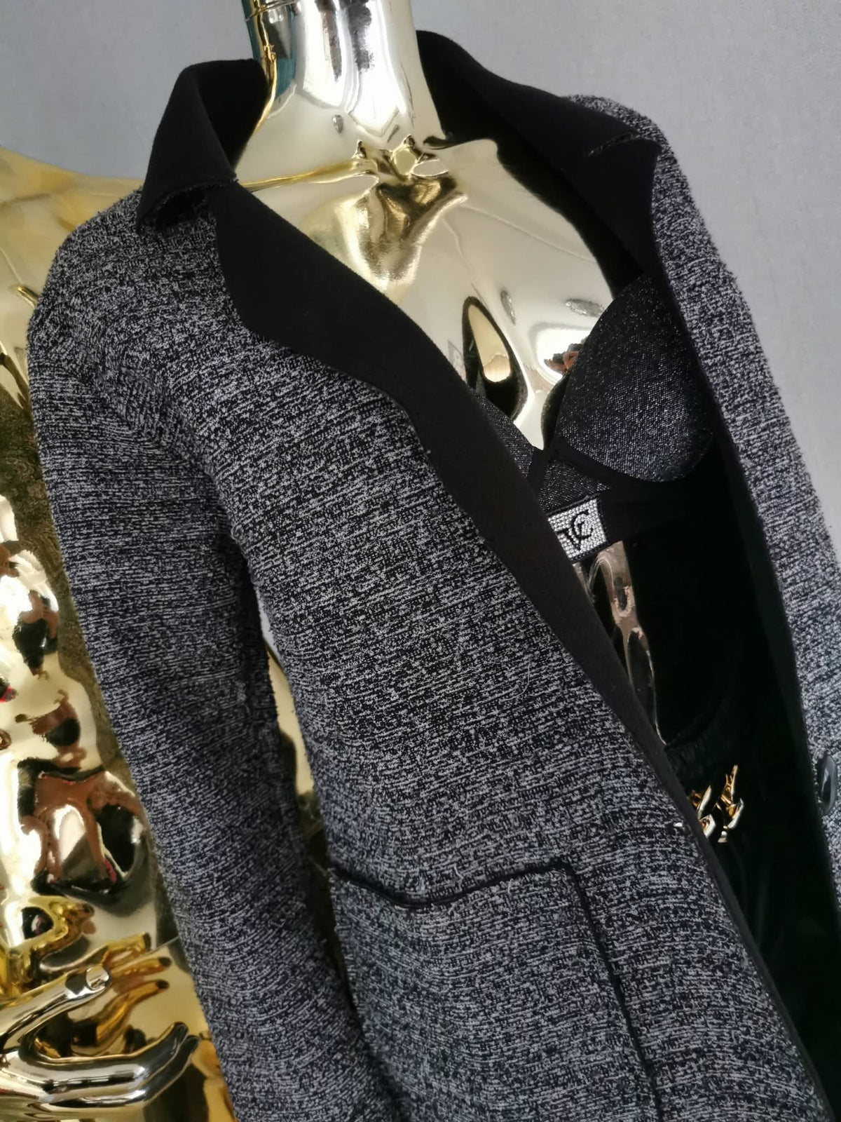 L/XL dydžio pilkas švarkas