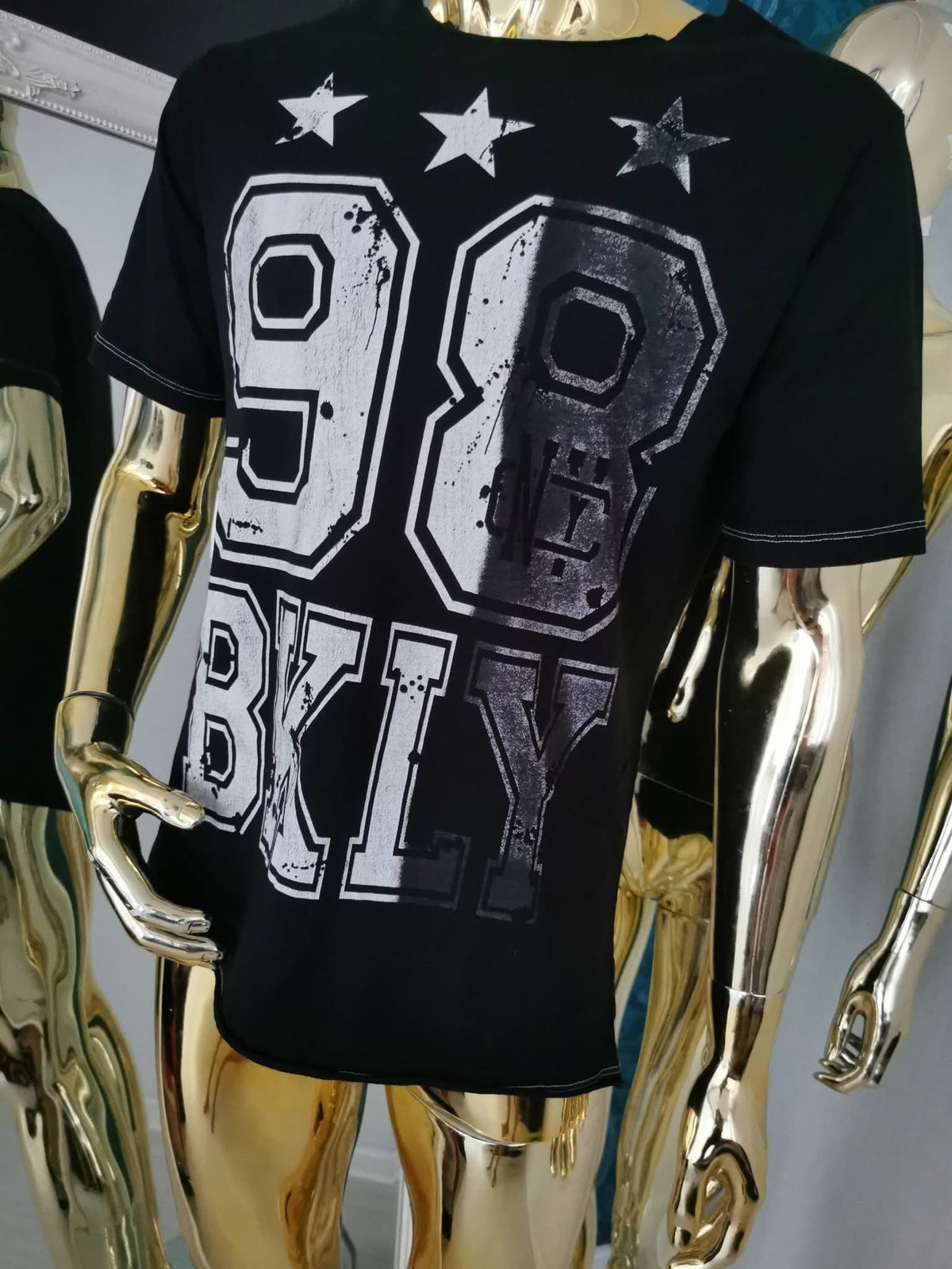 S dydžio juodi marškinėliai