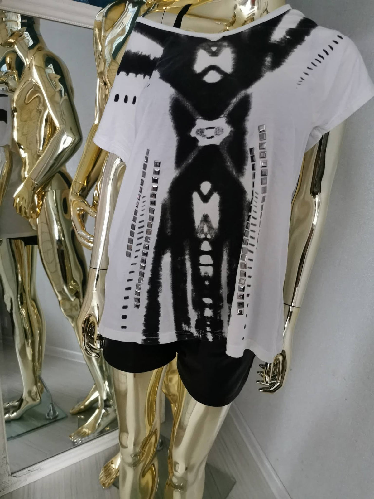 3XL dydžio baltai juodi marškinėliai