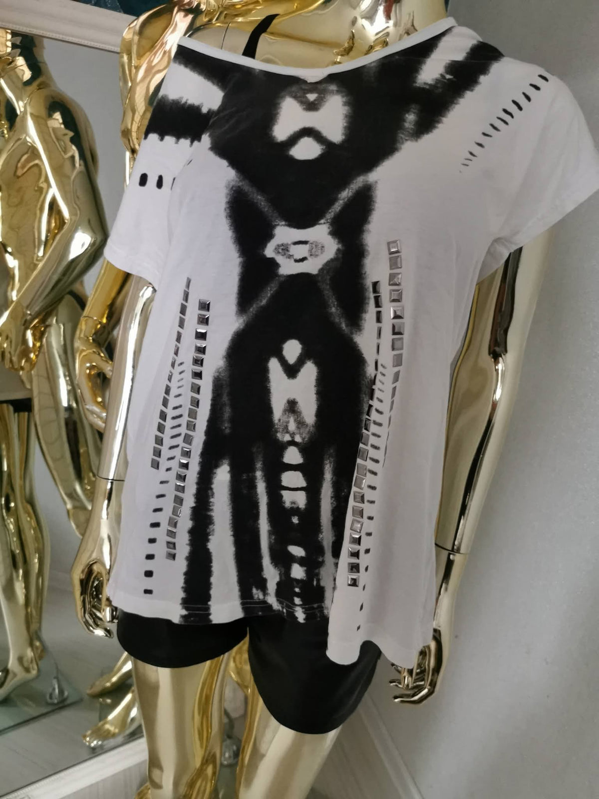 3XL dydžio baltai juodi marškinėliai