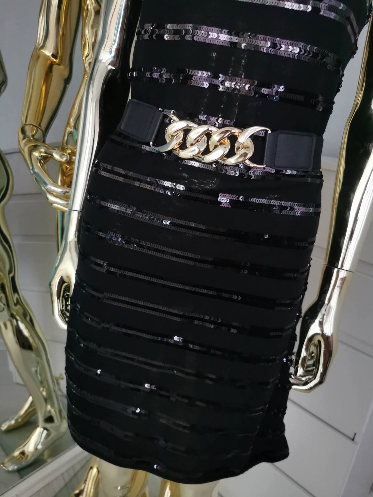 S dydžio elegantiška juoda suknelė