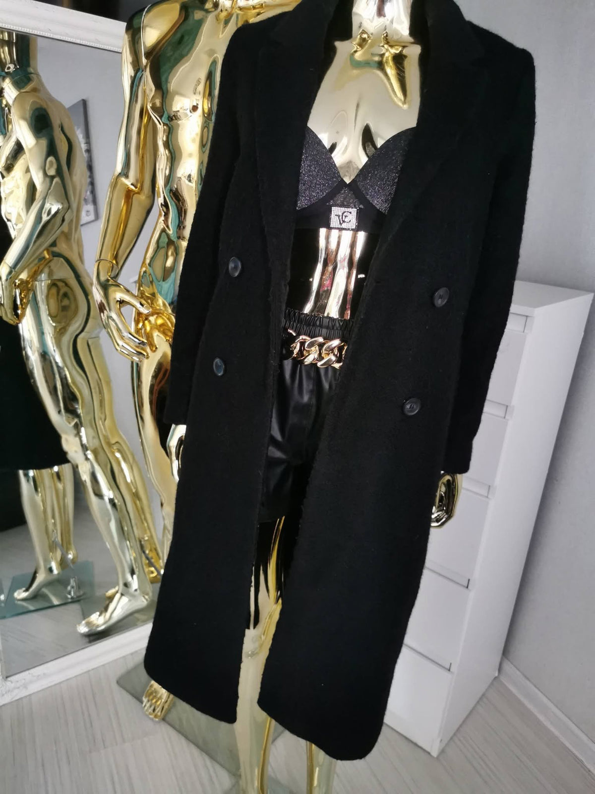 XXS dydžio juodas paltas