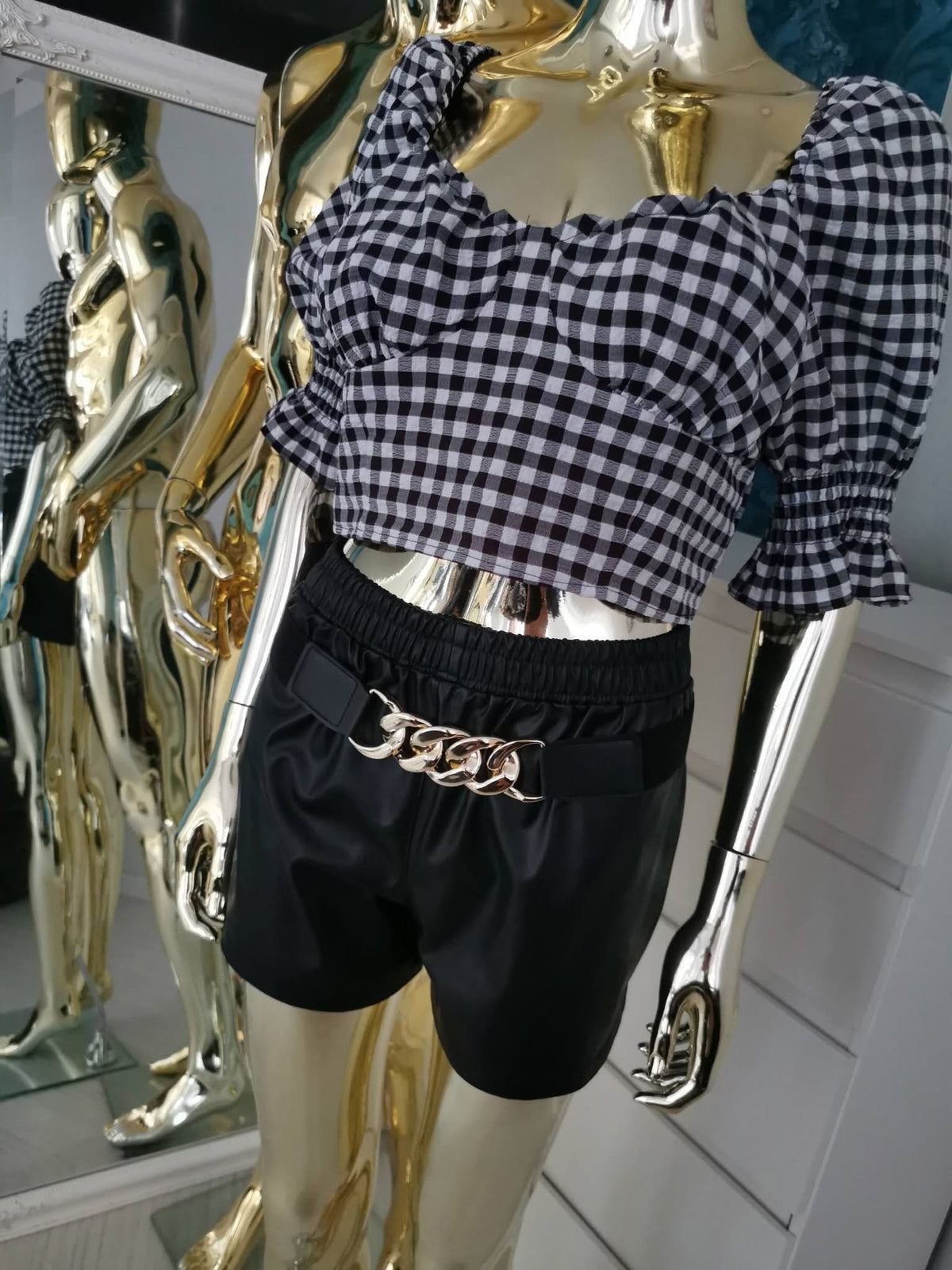 S dydžio crop top stiliaus palaidinė