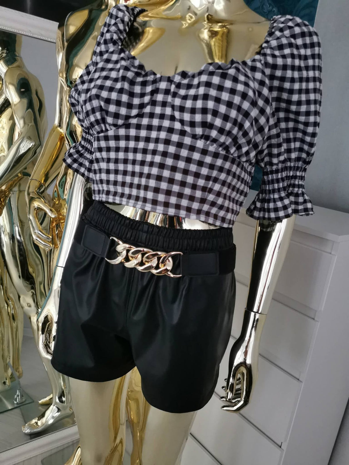 S dydžio crop top stiliaus palaidinė