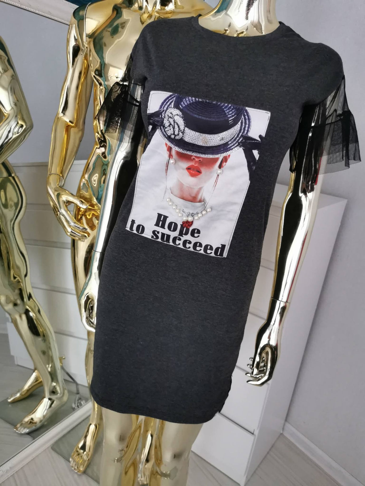 S dydžio elegantiška pilka suknelė