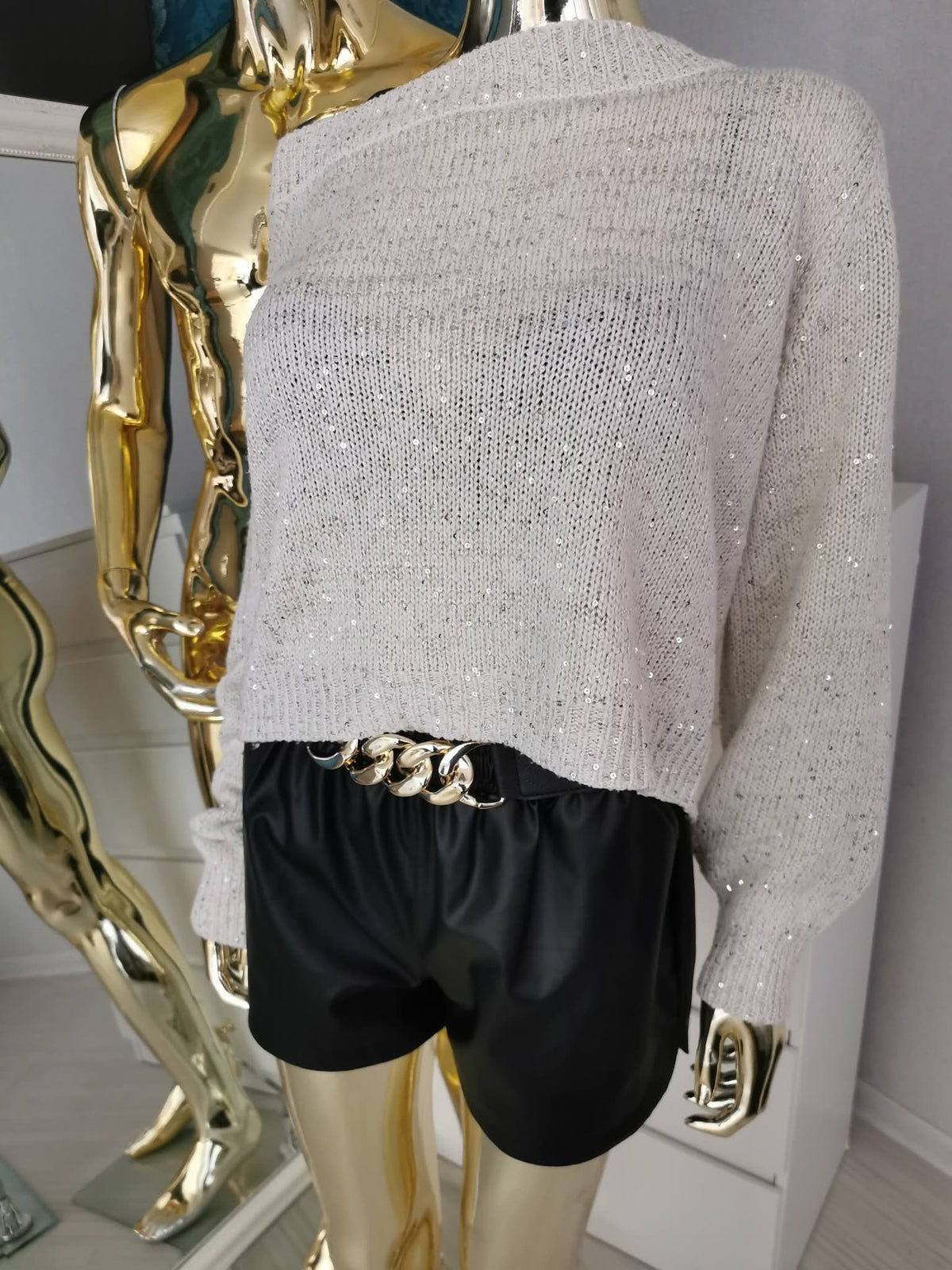 XL dydžio kreminis megztinis