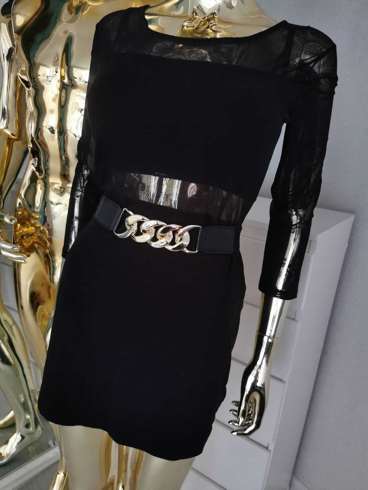 S dydžio elegantiška juoda suknelė