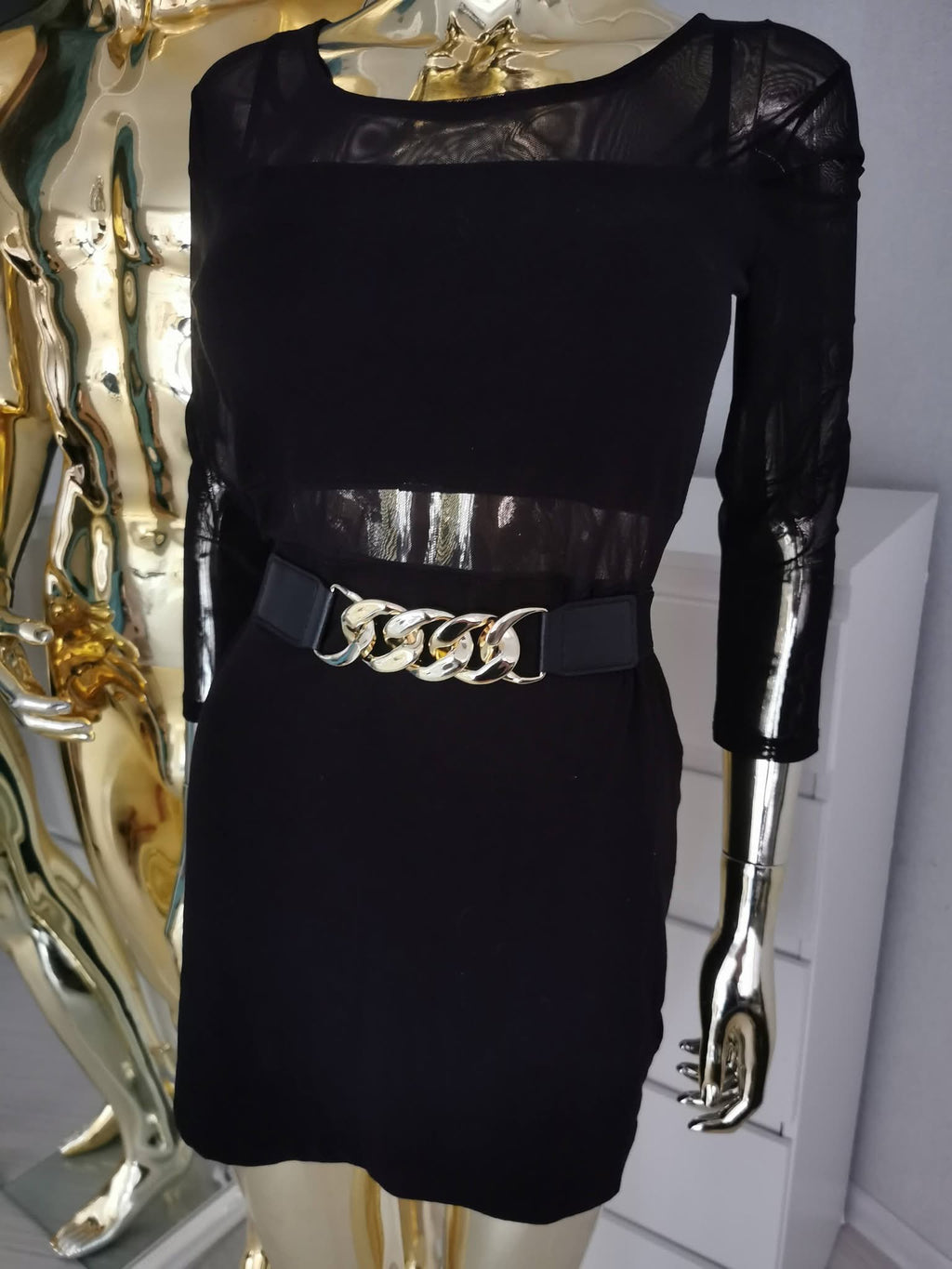 S dydžio elegantiška juoda suknelė