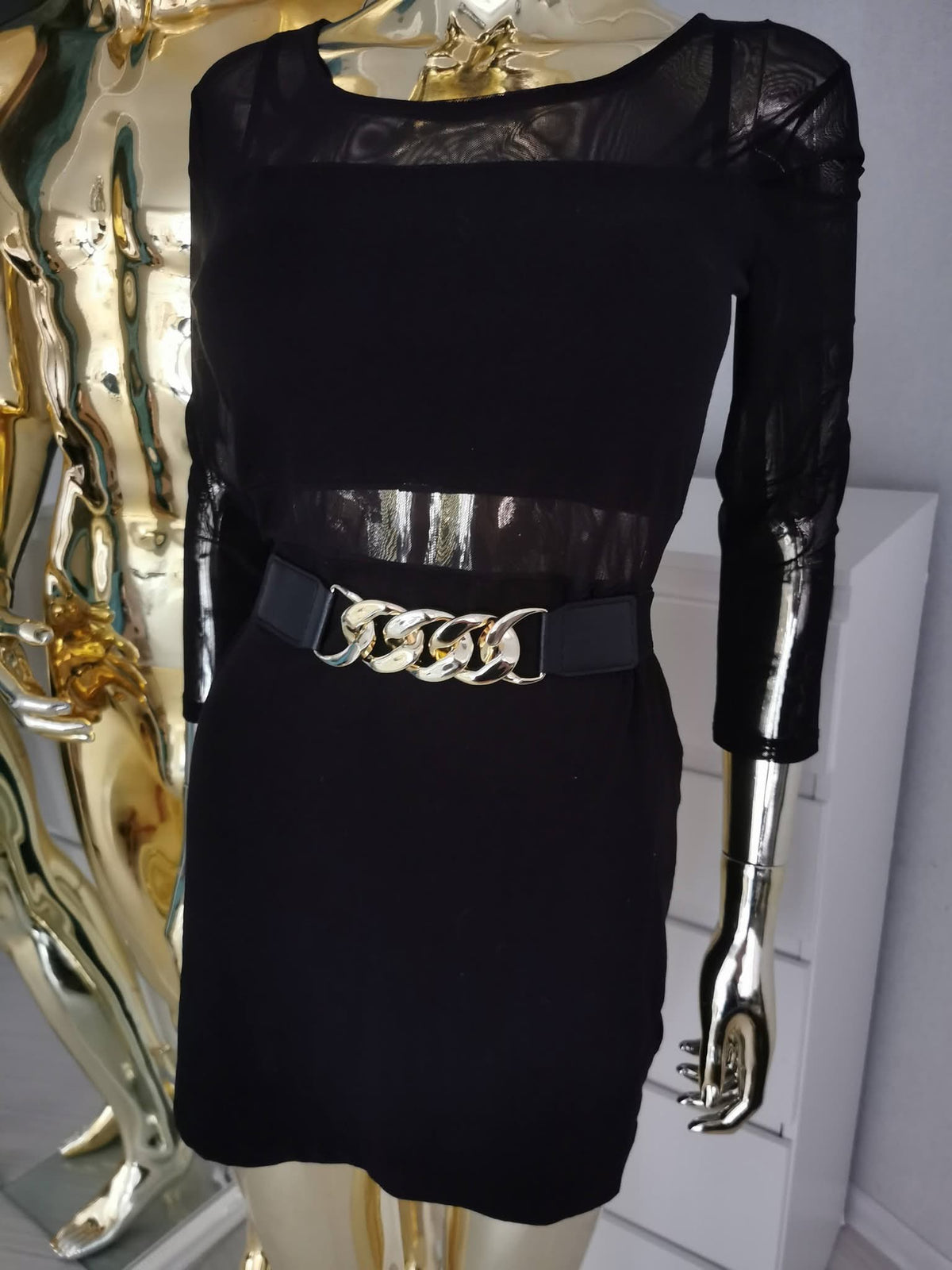 S dydžio elegantiška juoda suknelė