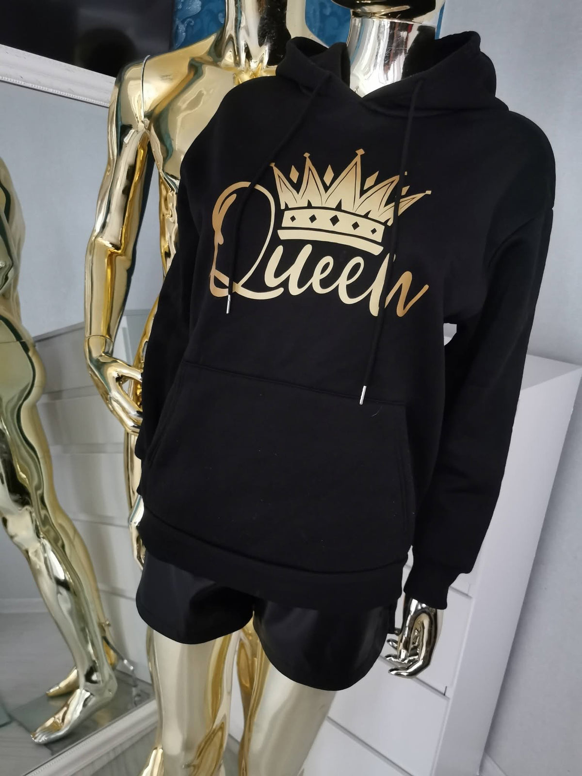 S dydžio džemperis su užrašu QUEEN