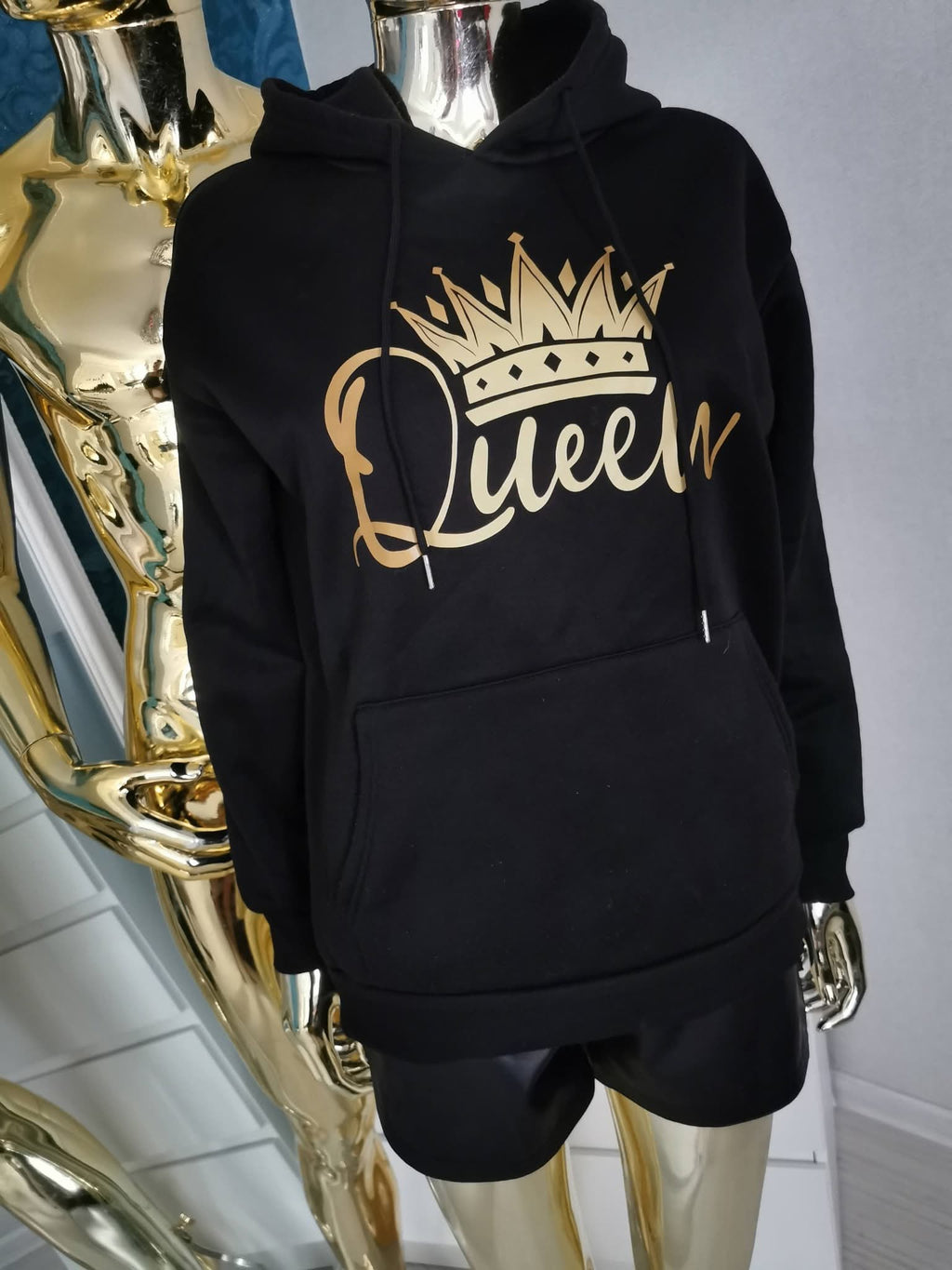S dydžio džemperis su užrašu QUEEN