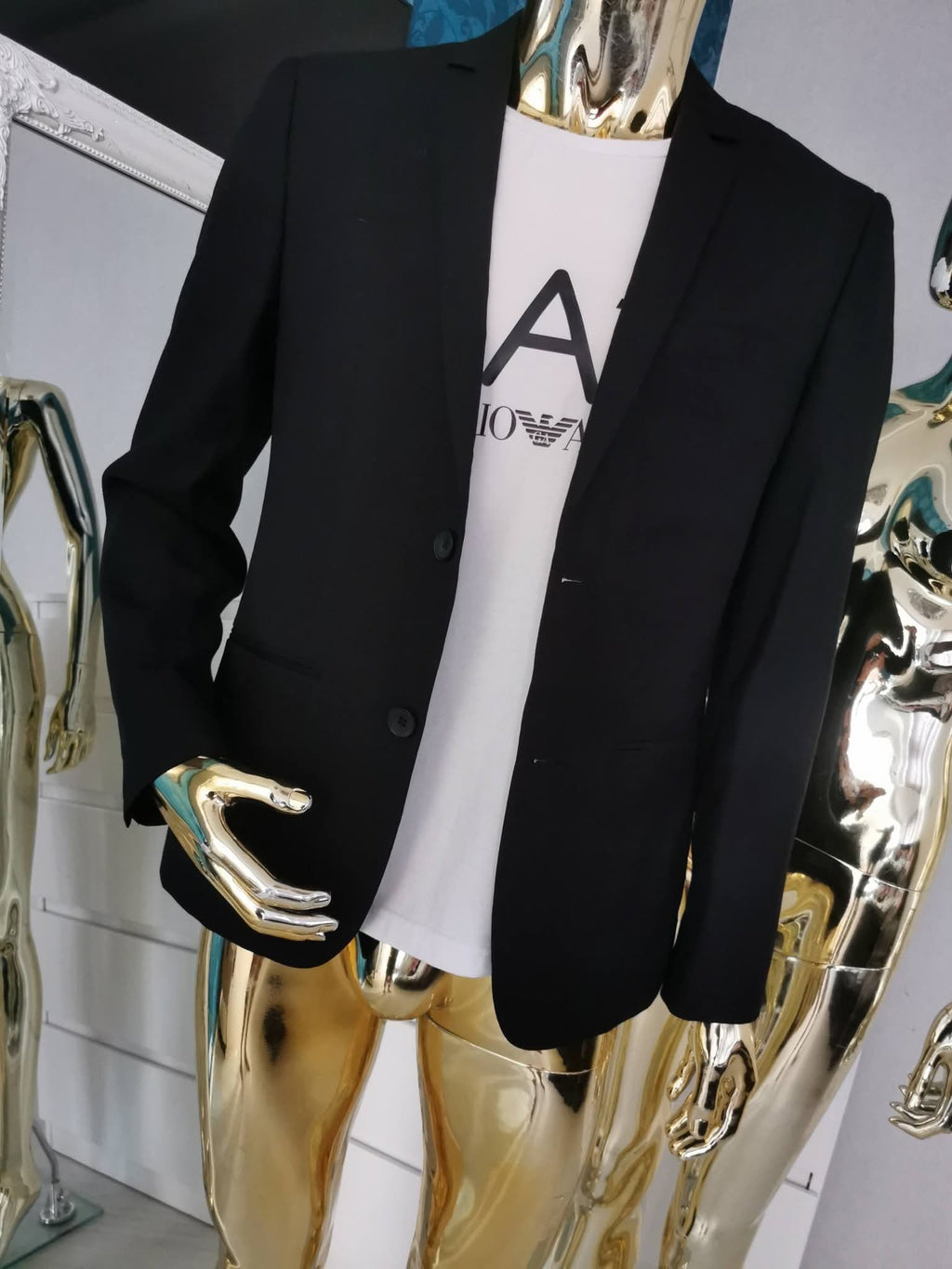 M/L dydžio juodas švarkas