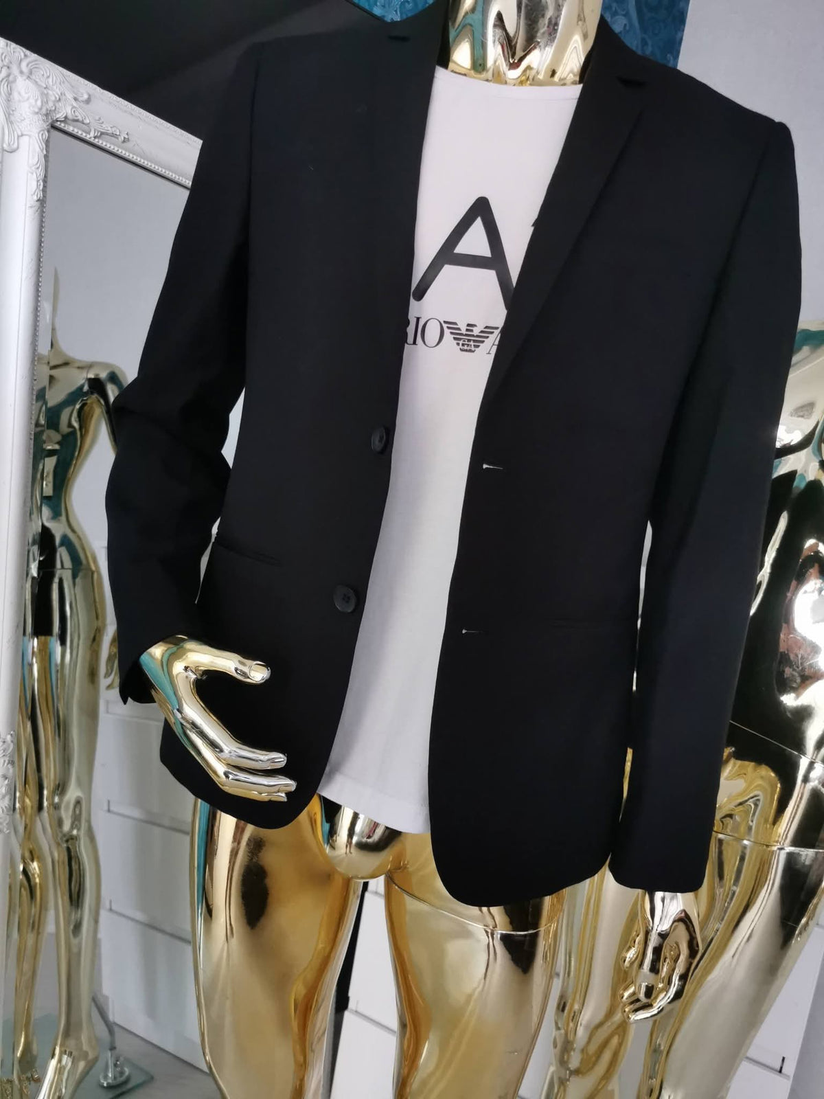 M/L dydžio juodas švarkas