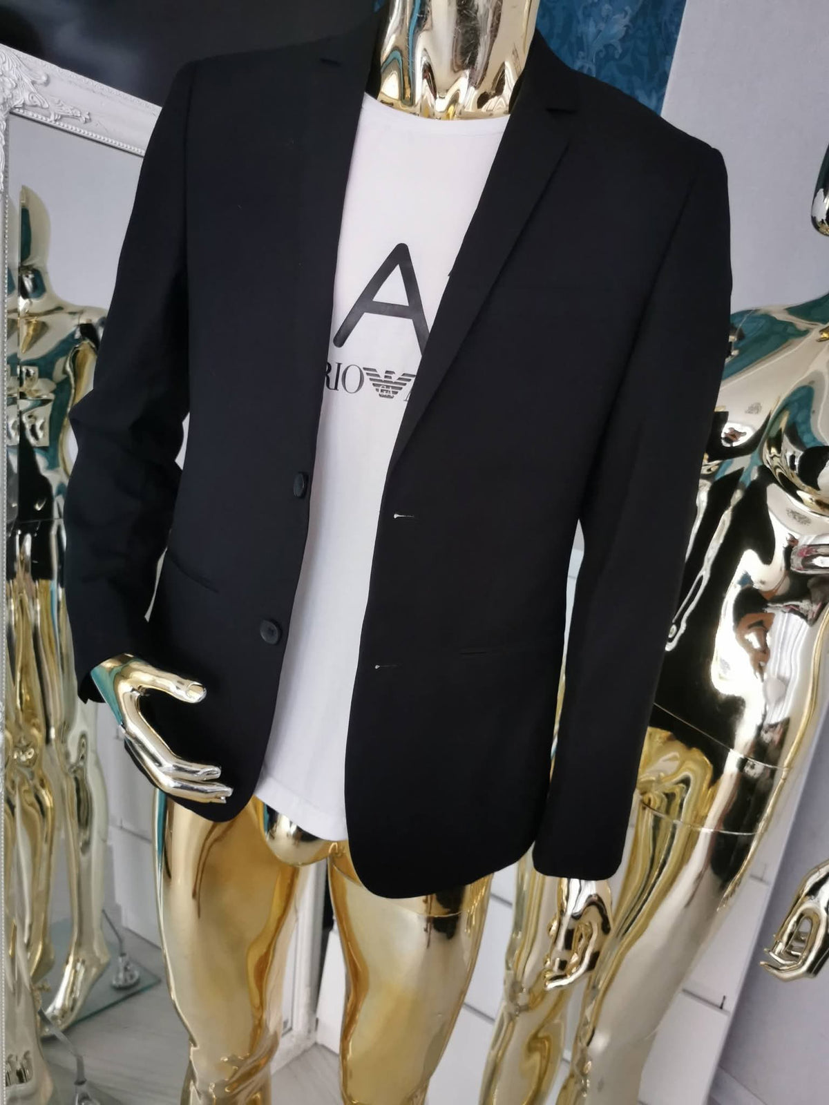 M/L dydžio juodas švarkas