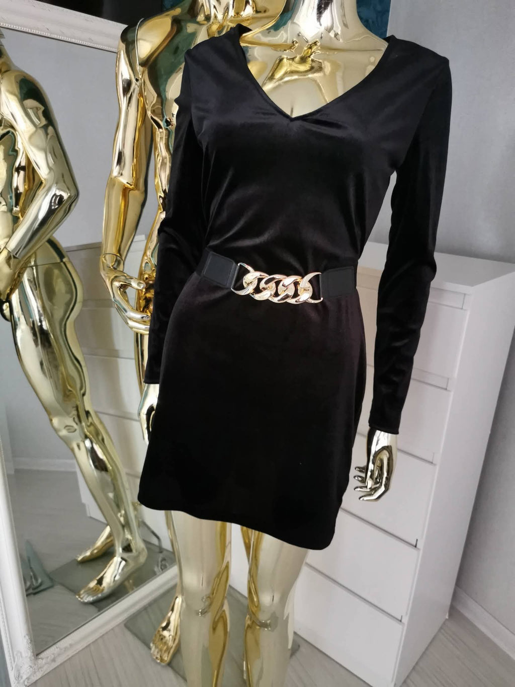 M/L dydžio veliūrinė suknelė
