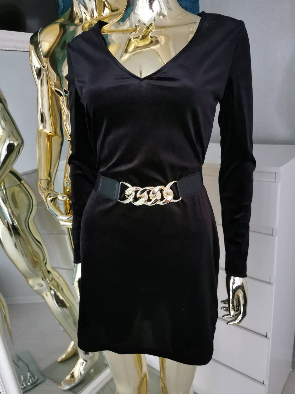 M/L dydžio veliūrinė suknelė