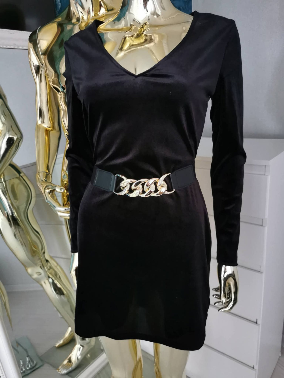 M/L dydžio veliūrinė suknelė