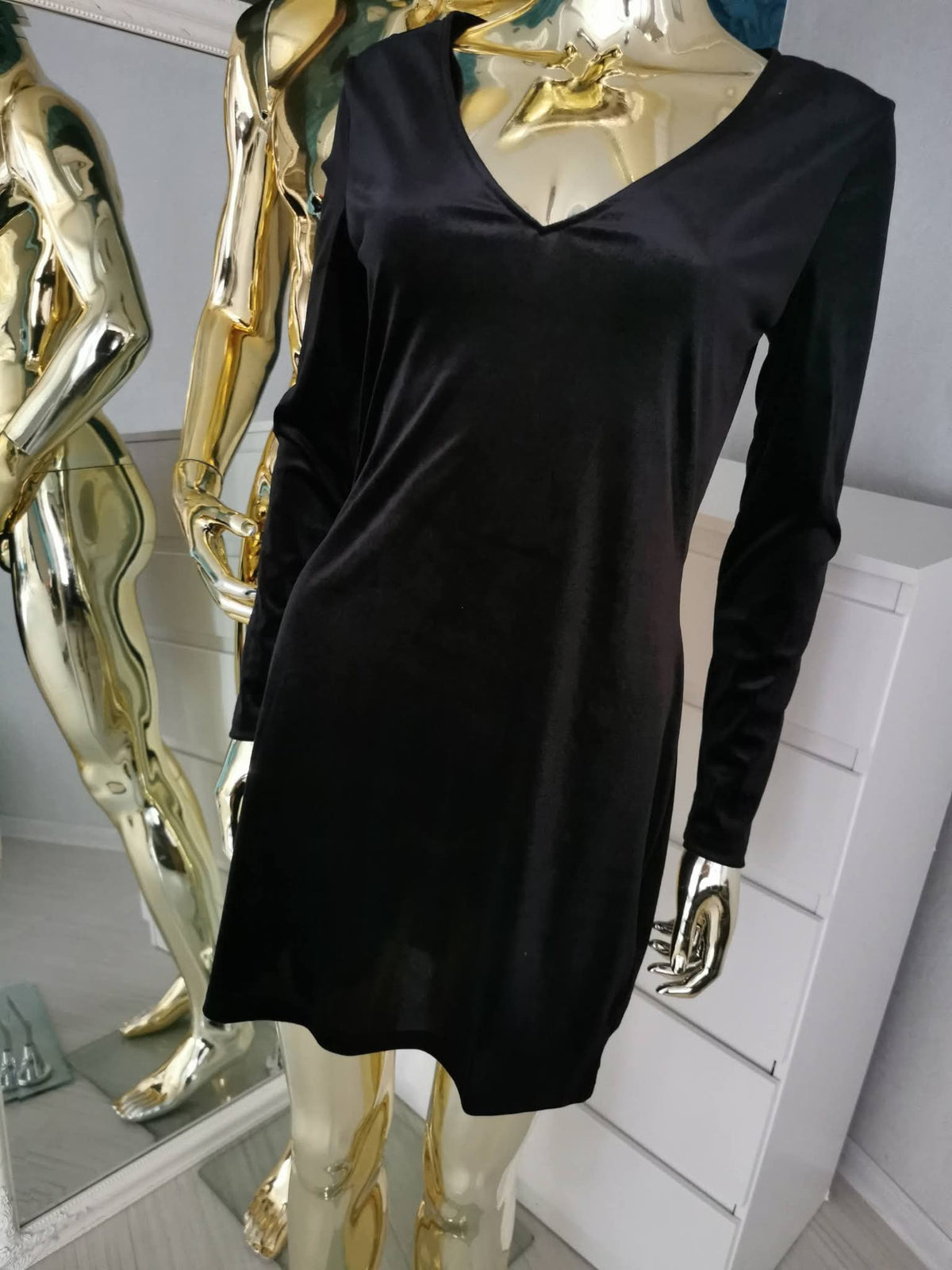 M/L dydžio veliūrinė suknelė
