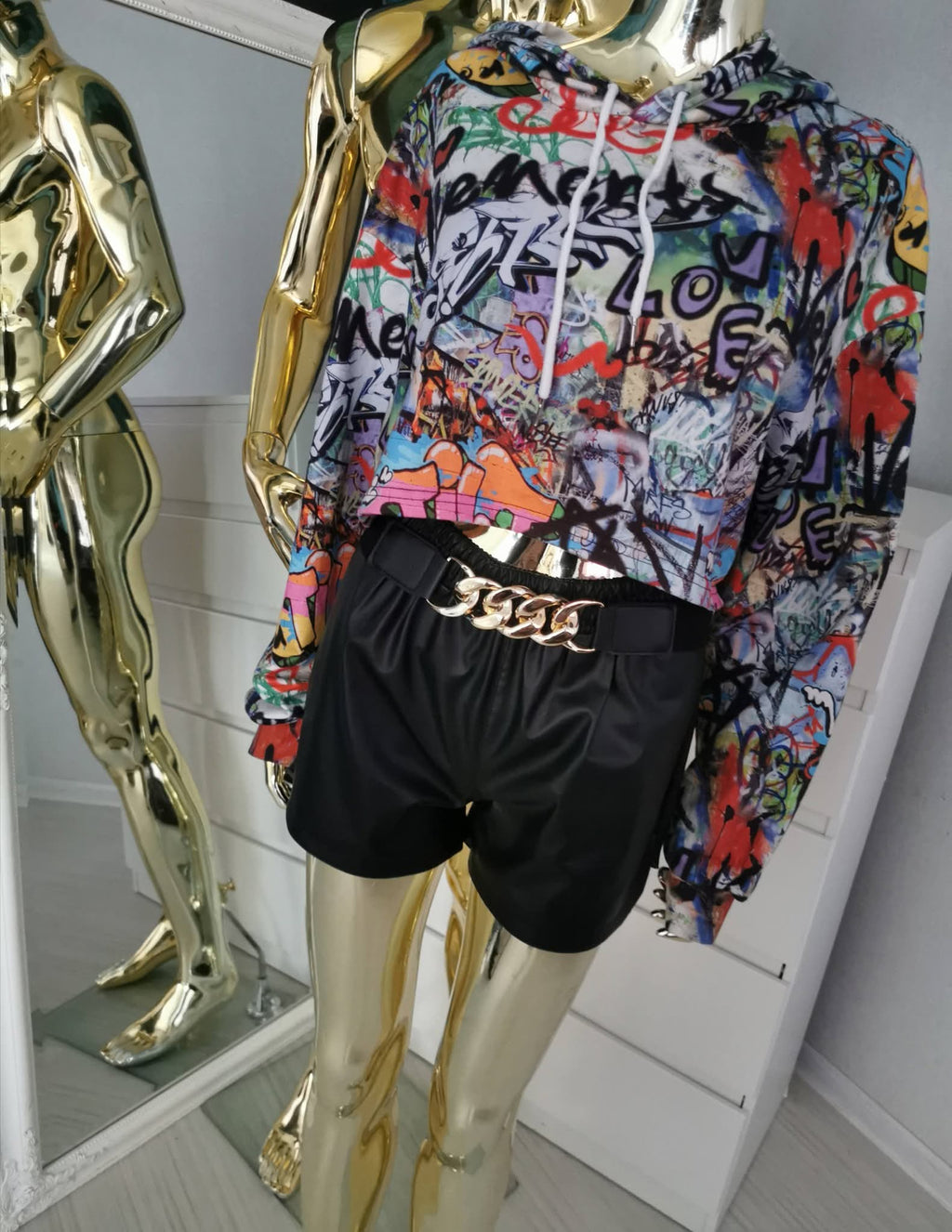 2XL dydžio crop top stiliaus džemperis