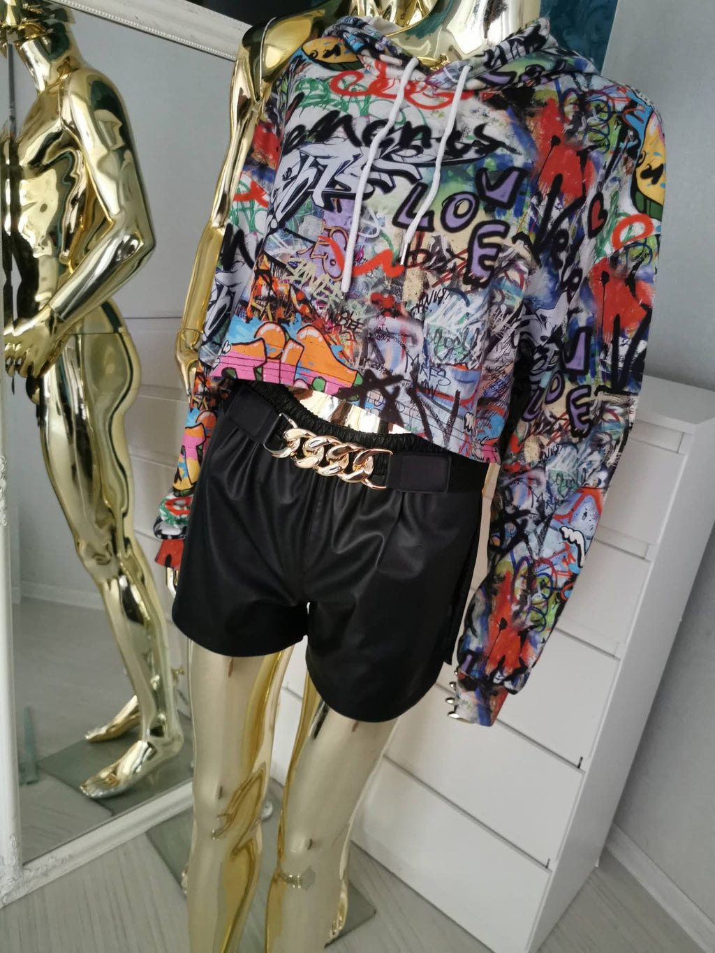 2XL dydžio crop top stiliaus džemperis