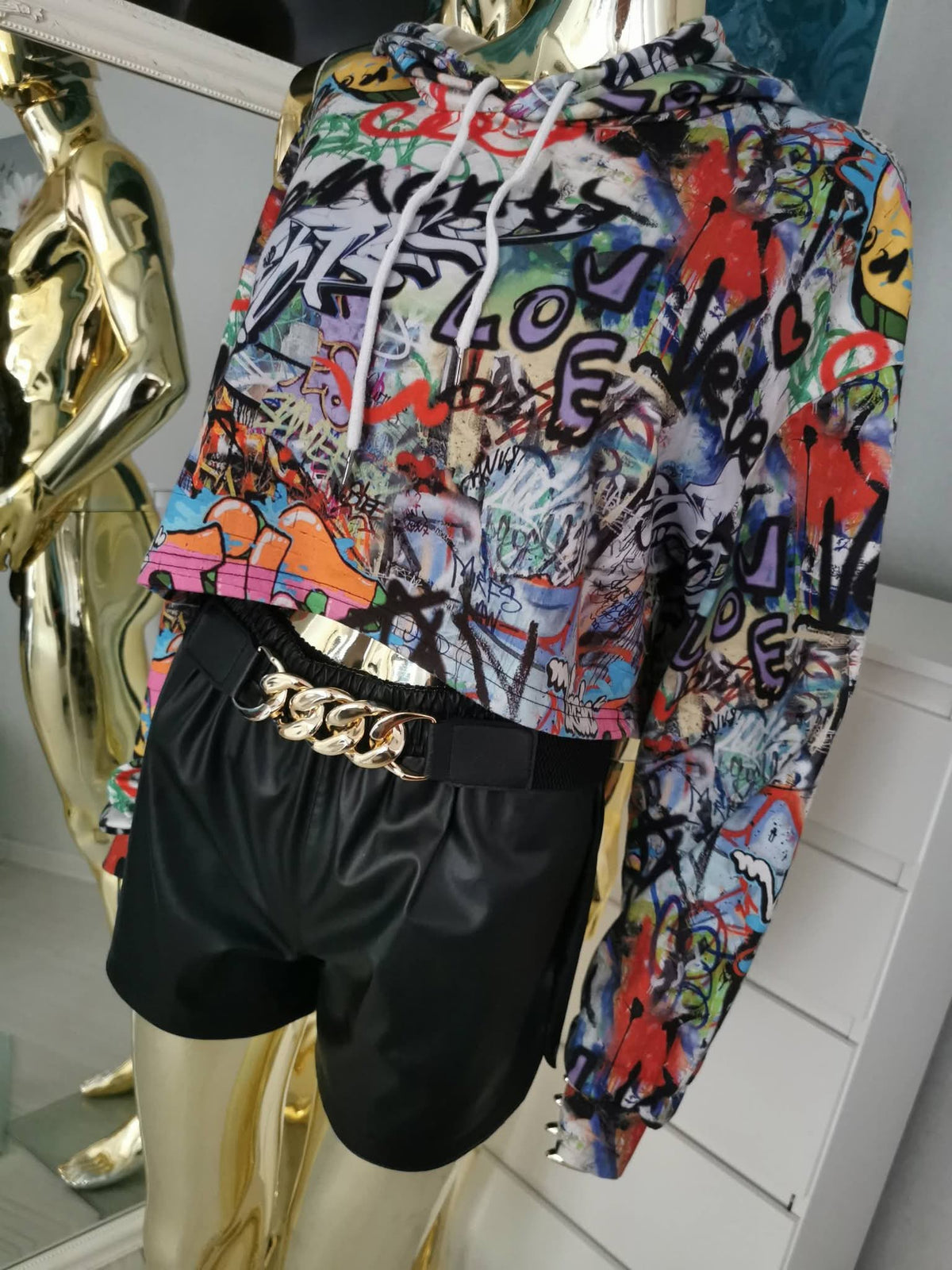 2XL dydžio crop top stiliaus džemperis