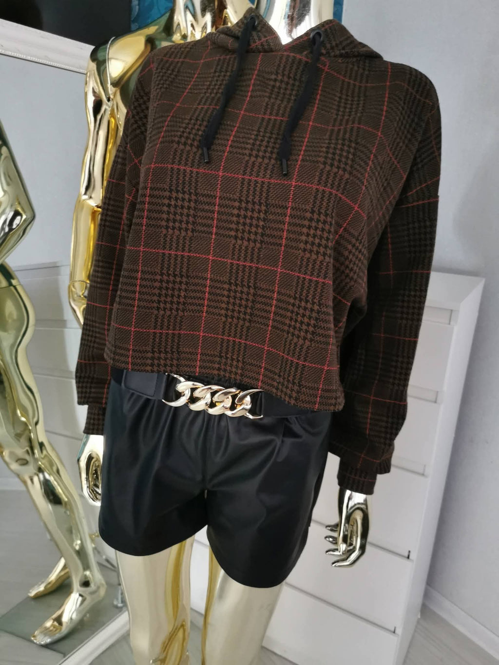L dydžio languotas crop top stiliaus džemperis