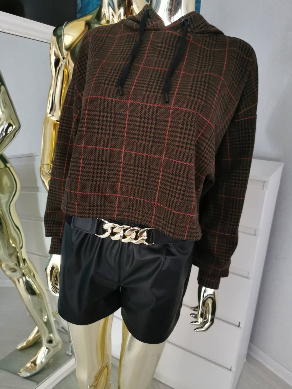 L dydžio languotas crop top stiliaus džemperis