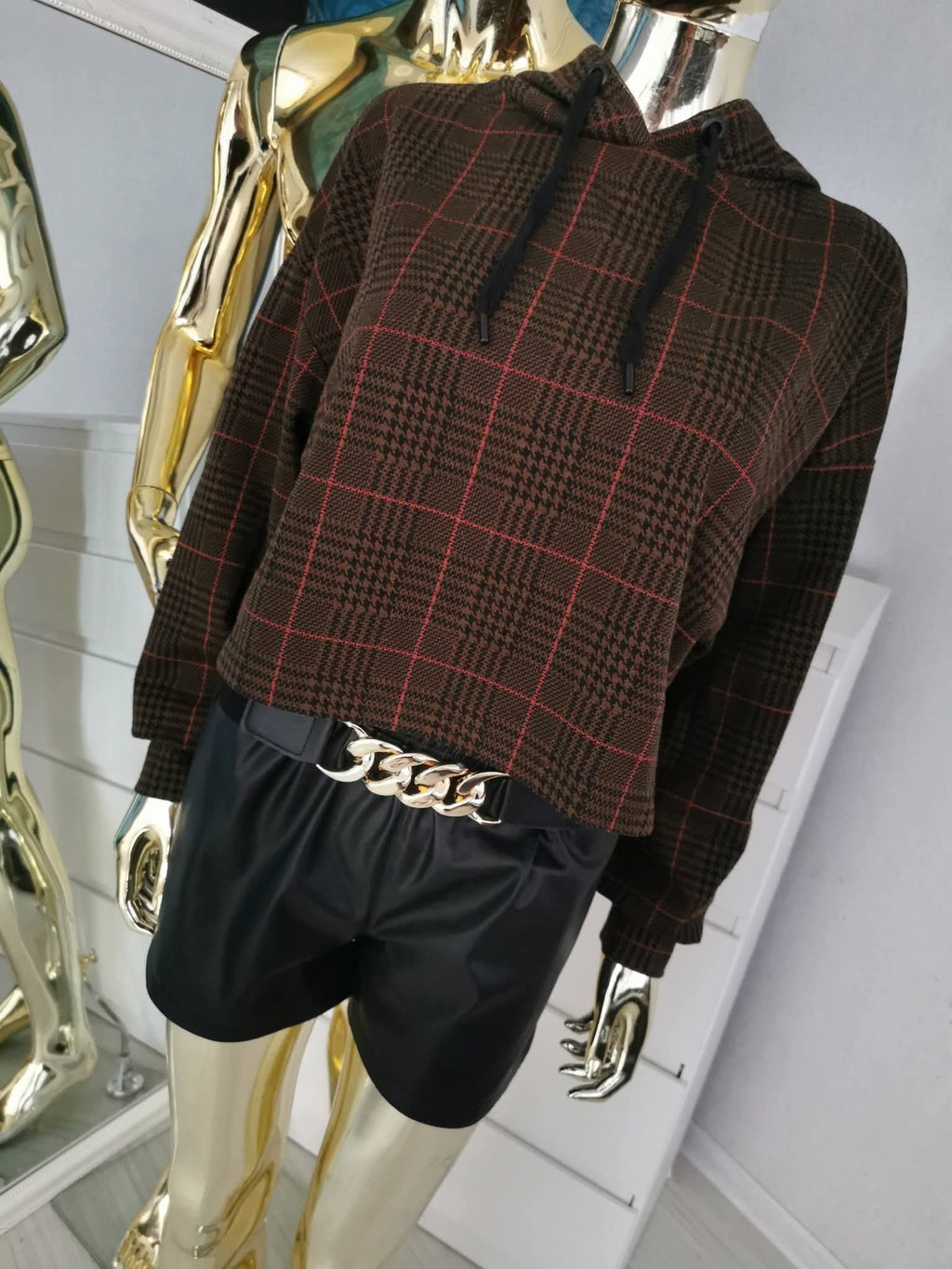 L dydžio languotas crop top stiliaus džemperis