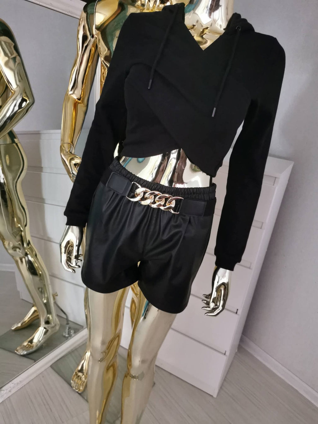 XS dydžio crop top stiliaus džemperis