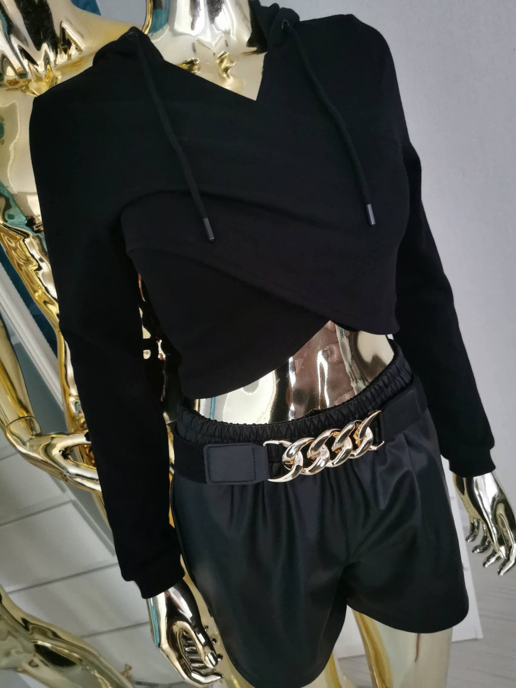 XS dydžio crop top stiliaus džemperis