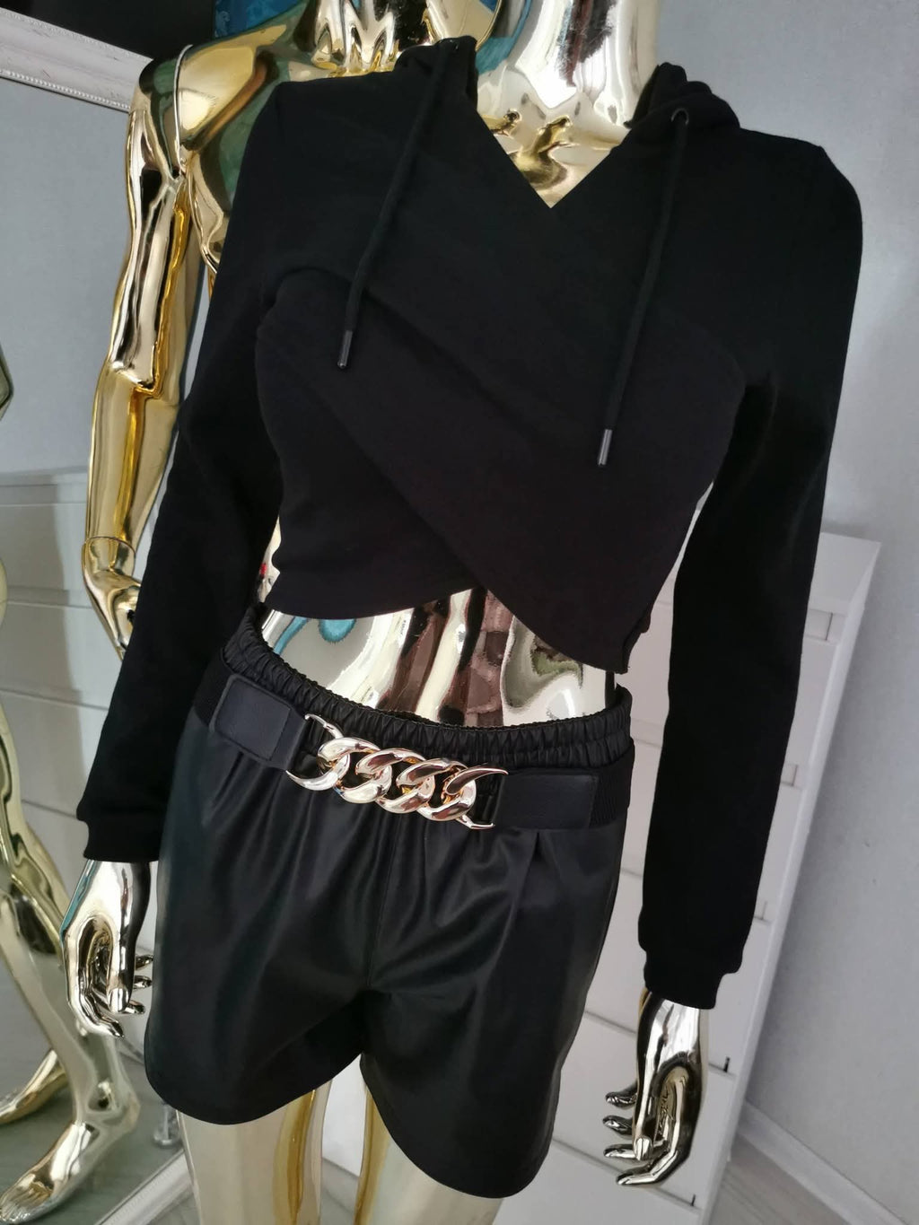 XS dydžio crop top stiliaus džemperis