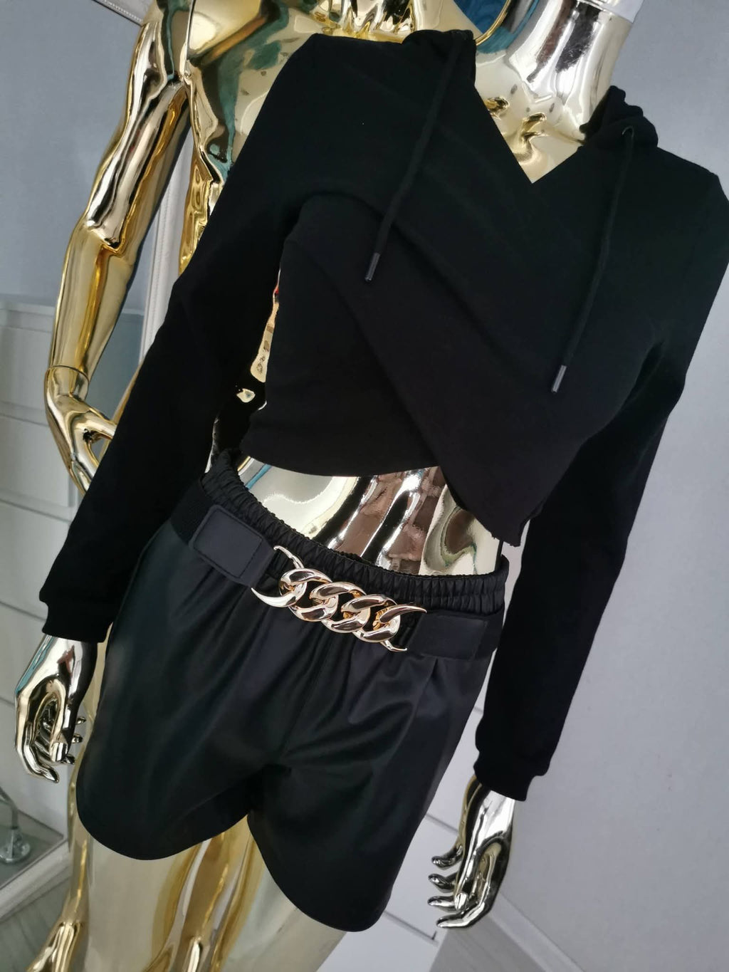 XS dydžio crop top stiliaus džemperis