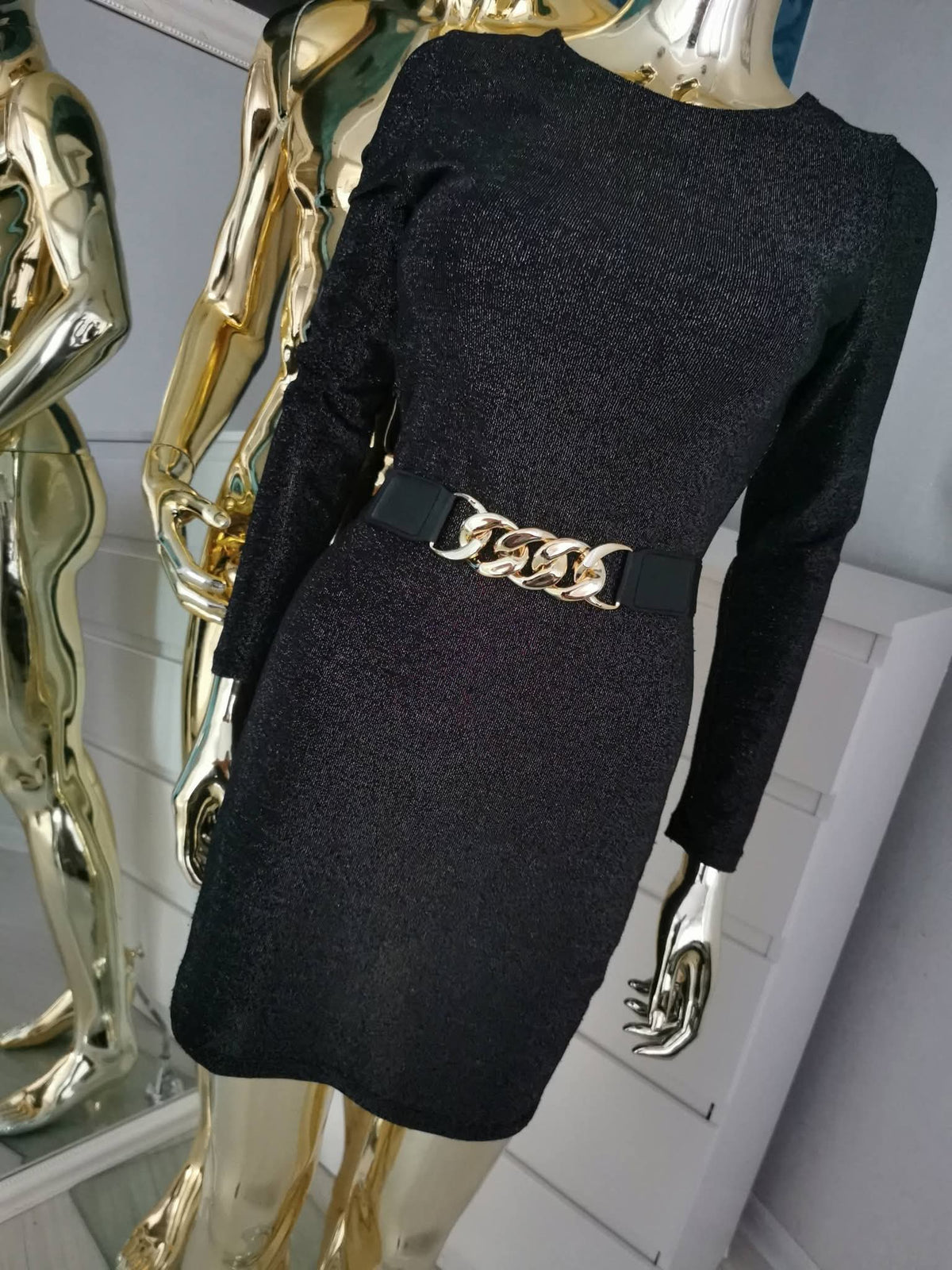 Blizgi suknelė - išskirtiniam įvaizdžiui, kuris traukia akį ( S dydžio )